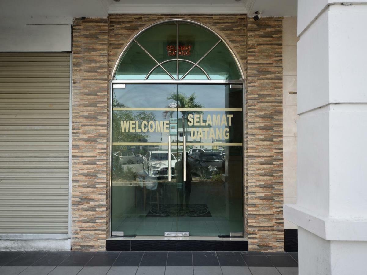 Oyo 892 Hotel Grand Nadia Labuan Exterior foto